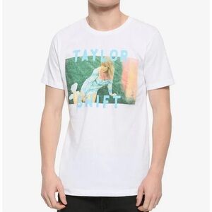 Taylor Swift Grassy Photo T-Shirt Size Small Crew Neck lover